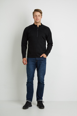 The Aurora Mens Half Zip Merino is made from heavyweight pure merino.  Soft, quick drying & breathable.  Eco Friendly.  In Black.  Great branded merino tops.