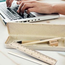 The TRENDS Natura Stationery Set is a unique rectangular pencil case made from wheat straw fiber & polypropylene.  Includes stationery products. 