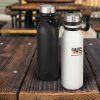 The TRENDS Renault Vacuum Bottle is a robust 600ml double wall vacuum bottle.  Stainless steel.  Black or White.  Great branded vacuum bottles.