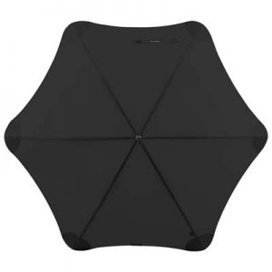 The BLUNT Coupe Umbrella is a lightweight, full length umbrella.  6 rib, 58cm.  High end.  2 colours.  Great branded corporate umbrellas.