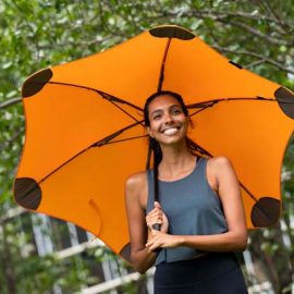 The BLUNT Classic Umbrella is a full size, full length, fully tensioned umbrella.  High performance.  10 colours.  Great branded corporate umbrellas.