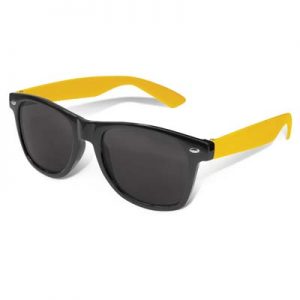 The TRENDS Malibu Premium Sunglasses are retail quality fashion glasses with impact resistant polycarbonate frame.  Black frame, coloured arms.