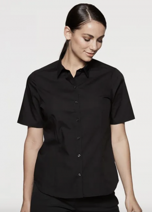 2910S The Aussie Pacific Kingswood Lady Shirt Short Sleeve is a 65% polyester/35% cotton, everyday shirt. Available in 2 colours. Sizes 4 - 26.