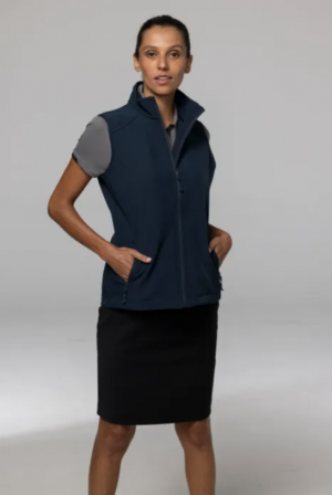 The Aussie Pacific Selwyn Lady Vests is a water and wind resistant vest with pockets. Available in 3 colours. Sizes 6 - 26.