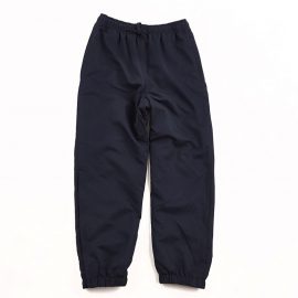The Unlimited Edition Latitude Kids Track Pants are showerproof track pants with pockets with side zips. Available in 2 colours. Sizes 4 - 12.