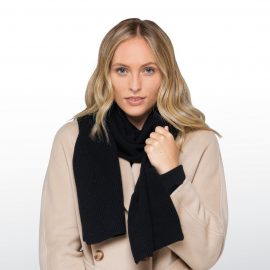 The Catalogue Barkers 100% Merino Scarf is a 100% extra fine, merino wool scarf. Ultra soft. Ribbed design. Available in Black.