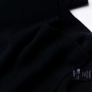 The Catalogue Barkers 100% Merino Scarf is a 100% extra fine, merino wool scarf. Ultra soft. Ribbed design. Available in Black.