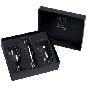 The Catalogue Craft Beer Glass Set is a 3 piece, beer glass set. Includes a Lager glass, a Pilsner glass and a pint glass.