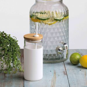 envy-glass-bottle_lifestyle The Catalogue Envy Glass Bottle is a borosilicate glass bottle with a bamboo lid. BPA Free. Available in 2 colours.