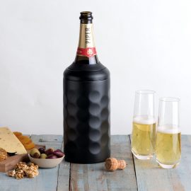 The Catalogue Freddo Wine Cooler is a double walled, stainless steel wine cooler. Vacuum insulated with silicone sleeve. Available in 2 colours.