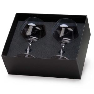 The Catalogue Ginaissance Glass Set is a set of 2 stemmed gin and tonic glasses. Ballon shaped glasses. Holds 550ml in each glass.