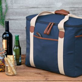 The Catalogue Hamptons Cooler is a waxed cotton canvas cooler. Large main compartment with pockets. Available in 3 colours.