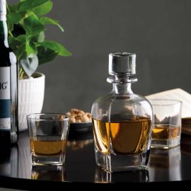 The Catalogue Islay Whisky Decanter Set is a 3 piece crystal glass set. Includes 2 whisky glasses and a decanter. 100% Lead free.