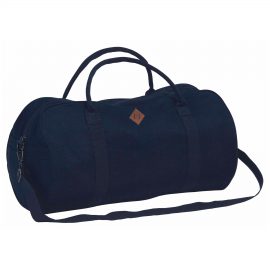 The Catalogue Lansdowne Duffle is a cotton canvas duffle bag with a main compartment and end pocket. Heavy duty handles and shoulder strap.