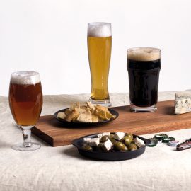 The Catalogue Craft Beer Glass Set is a 3 piece, beer glass set. Includes a Lager glass, a Pilsner glass and a pint glass.
