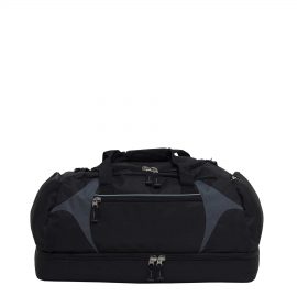 The Catalogue Spliced Zenith Sports Bag is a 55L, polyester sports bag with multiple compartments. Available in 16 colours.