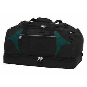 The Catalogue Spliced Zenith Sports Bag is a 55L, polyester sports bag with multiple compartments. Available in 16 colours.