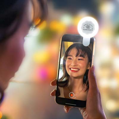 The TRENDS Halo Selfie Light is a clip on selfie light for phones and other mobile devices. Ultra White LED.  3 brightness levels.  White.  