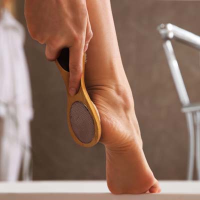 The Trends Natura Pedicure Tool is a 4 in 1 pedicure tool with natural bamboo handle.  Branding available with your logo printed on the handle. 
