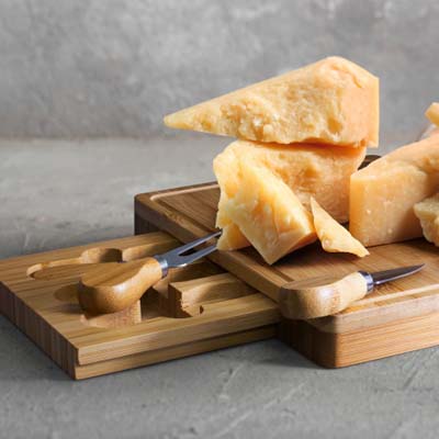 The TRENDS Natura Kensington Cheese Board is a quality rectangular bamboo cheese board.  Slide out cutlery door.  Engraving available. 