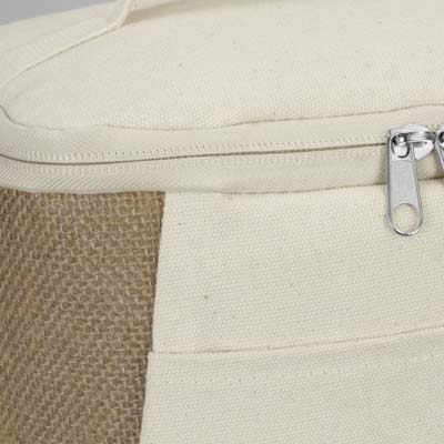 The TRENDS Jute Cooler Bag is a handy 6L cooler bag.  Natural Jute with cotton accents.  Print or full colour branding available.  Zipped main compartment.