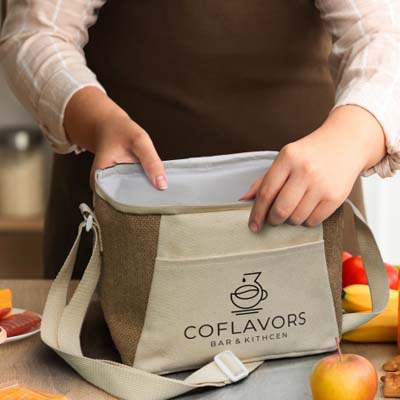 The TRENDS Jute Cooler Bag is a handy 6L cooler bag.  Natural Jute with cotton accents.  Print or full colour branding available.  Zipped main compartment.