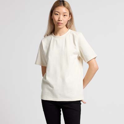 The AS Colour Womens Heavy Tee is a heavyweight 280gsm cotton tee.  Boxy oversized fit.  7 colours.  XS - XL.  Great branded heavyweight retail tees.