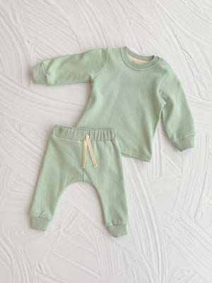 The Baby Blanks Baby Trackpant Set is a crew and trackpant set in size 000 – 1. 6 colours available. Cotton/elastane. Perfect for your kids clothing label.