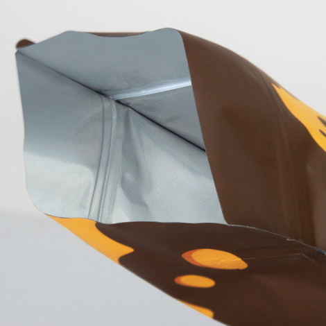 The TRENDS Foil Flat Bottom pouch is a small pouch with resealable zip lock closure.  Matt or gloss finish and can include window.  Full colour branding.