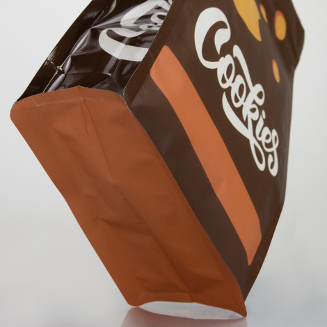 The TRENDS Foil Flat Bottom pouch is a small pouch with resealable zip lock closure.  Matt or gloss finish and can include window.  Full colour branding.