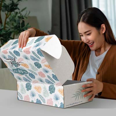 The TRENDS Die Cut Box is a professional custom gift box made with 3mm e-flute corrugated cardboard.  Full colour branding available.  