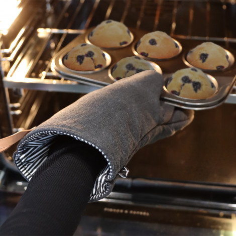 The Keepsake Canvas Oven Mitt is a 300gsm cotton canvas mitt.  Washed black outer and black/white striped lining.  Add a full colour logo for your brand.