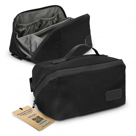 The SPICE Waste2Gear Dopp Kit is a 100% carbon neutral bag. In Black. Compact when closed, spacious compartment. Multiple print options available.