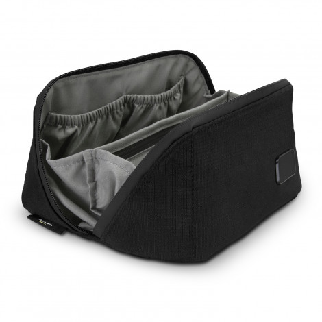The SPICE Waste2Gear Dopp Kit is a 100% carbon neutral bag. In Black. Compact when closed, spacious compartment. Multiple print options available.